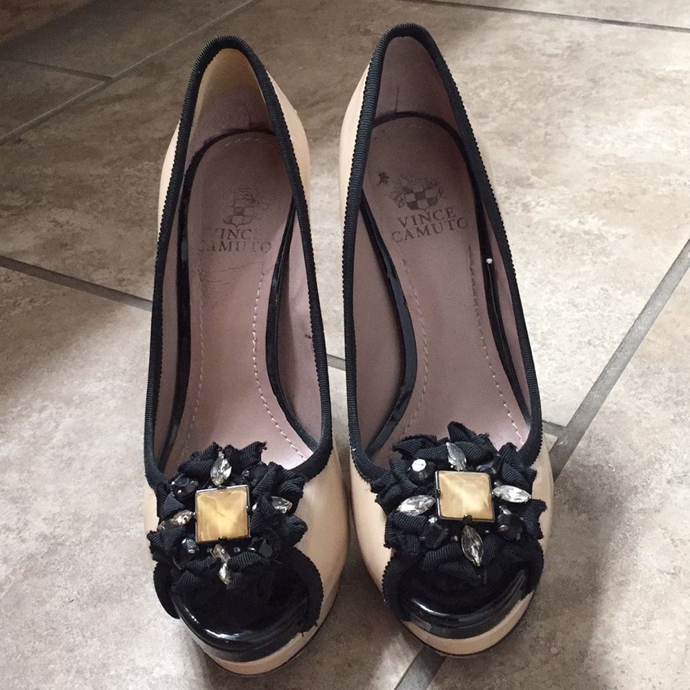 Vince Camuto patent leather heels size 6. Perfect condition, 4 inch heel.